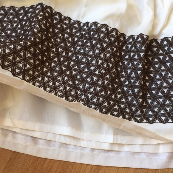 Anne Taylor Loft Skirt with second layer slip - Picture 3 of 3